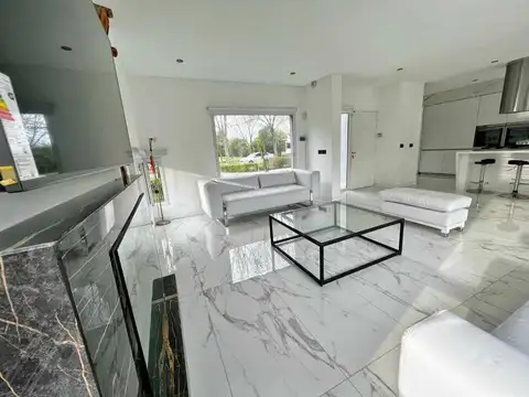Casa 5 ambientes con 3 baños