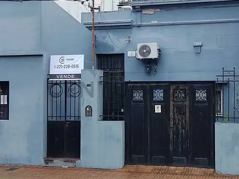 VENTA CASA 4 DORMITORIOS FRENTE AL PARQUE SAAVEDRA 68 Y 13