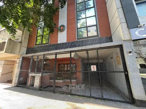 AV. CASTRO BARROS Y AV. RIVADAVIA - HOTEL CON 24 HABITACIONES TODAS CON BAÑO