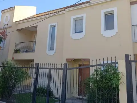 Muy lindo duplex Vta 2 dor asad Iriarte y Av Incas G. Bourg
