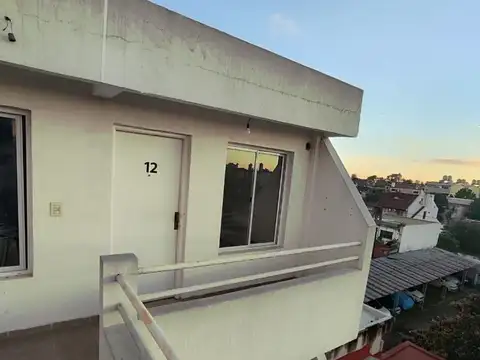 VENTA DE DEPARTAMENTO EN RAMOS MEJIA SUR, 3ER PISO POR ESCALERA, CON BALCON