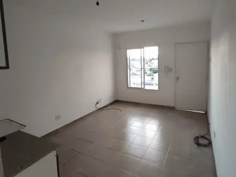 VENTA DE DEPARTAMENTO EN RAMOS MEJIA SUR, 3ER PISO POR ESCALERA, CON BALCON