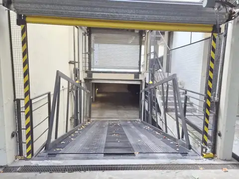Venta Cochera Cubierta en Florida. Amplia y de fácil Acceso