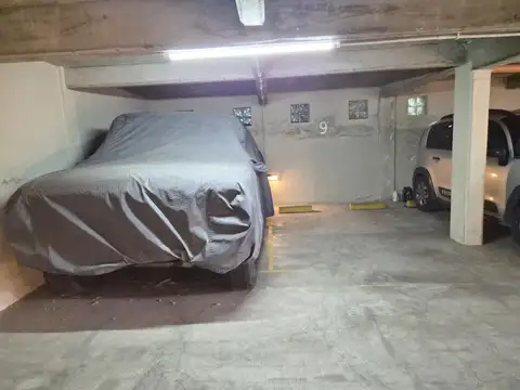 Venta Cochera Cubierta en Florida. Amplia y de fácil Acceso
