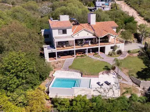 IMPONENTE CASA 5 DOR CON VISTA AL LAGO EN SIQUIMAN