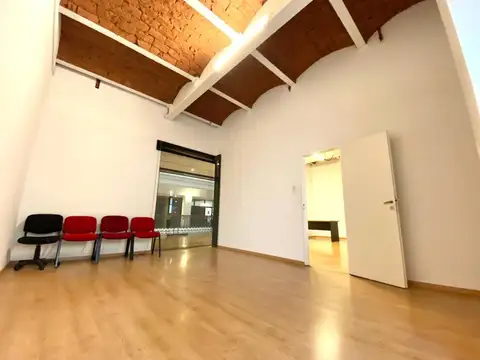 Oficina en alquiler y venta con 2 cocheras Centro