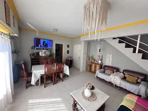 Depto Tipo Casa 4 ambientes con 2 baños