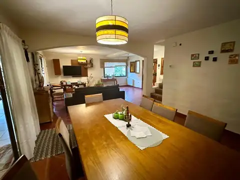 Casa 5 ambientes con 3 baños
