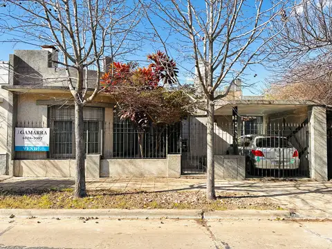 Casa 3 ambientes en venta en Castelar Sur