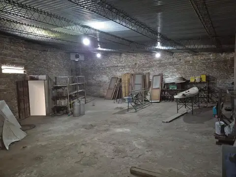 Galpon en Alquiler en Barrio Industrial, $ 400.000