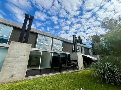 Casa en Alquiler en Alberdi, $ 1.800.000