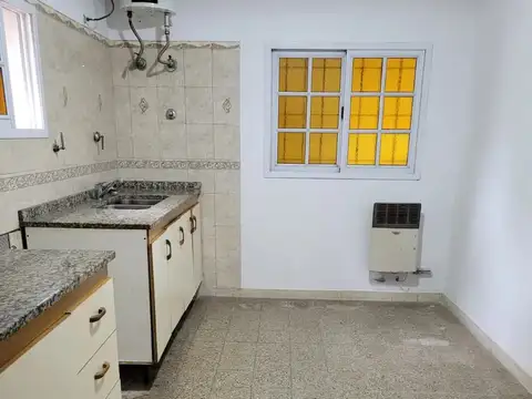 Casa Reciclada con Departamento Independiente en Lote 10x40 – Apto Crédito – Oportunidad Única Inversor