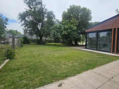 Casa en Alquiler con 1 cochera