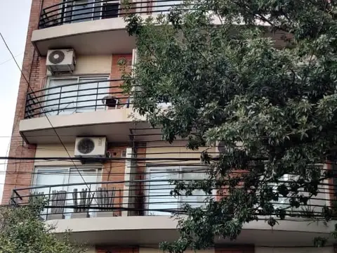 DUEÑO VENDE HERMOSO DEPARTAMENTO 27  METROS  AL FRENTE EXCELENTE ESTADO