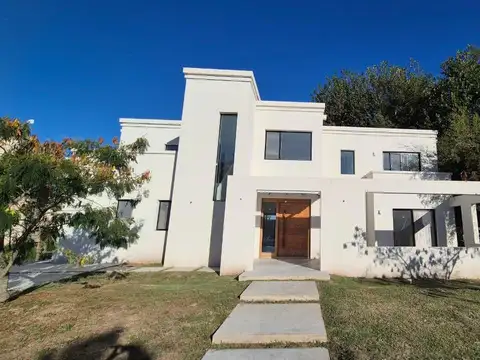 VENTA - Amplia Casa 3habitaciones, gran jardin y piscina - San Matias