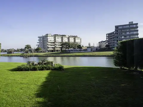 Alquiler temporal Yoo,  3 ambientes con jardín al lago Central