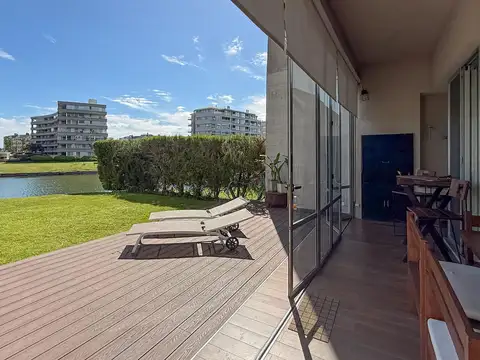 Alquiler anual o temporal  3 ambientes con jardín al lago Central en Yoo Nordelta