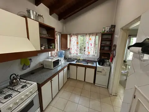 Casa 6 ambientes con 4 baños