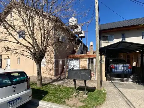 Aristóbulo Del Valle 615 , Piso 1