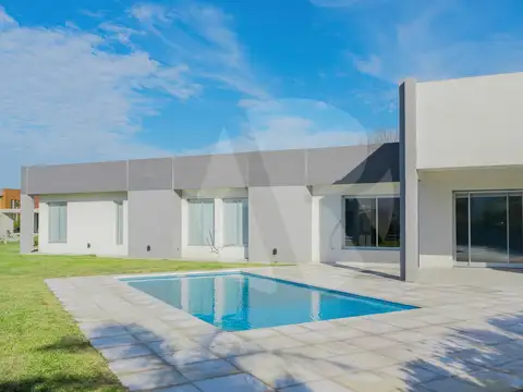 Casa en Venta en San Lucas, USD 230.000