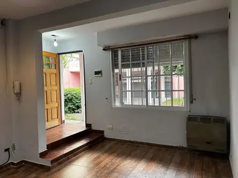 Depto Tipo Casa en Alquiler con 1 cocheras