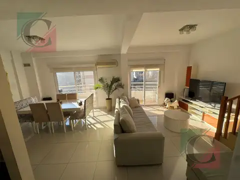 Dúplex 3 ambientes con 2 cocheras, quincho, parrilla y jacuzzi