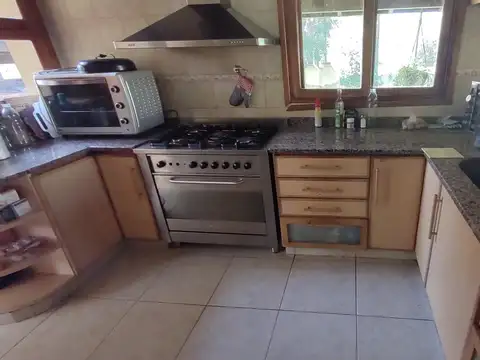Casa 5 ambientes con 3 baños