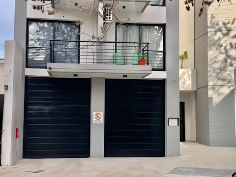 VENTA COCHERA CUBIERTA EN PB A ESTRENAR