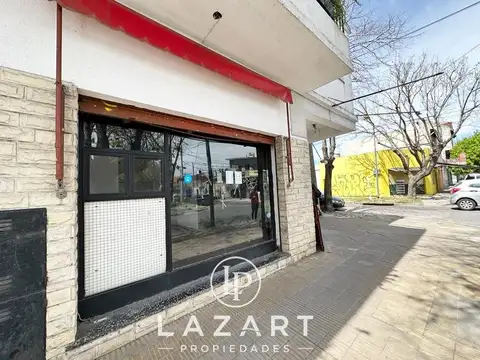 local comercial en esquina doble vidriera