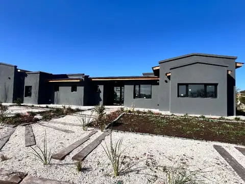 Casa en Alquiler en Medal Country club, USD 1.400