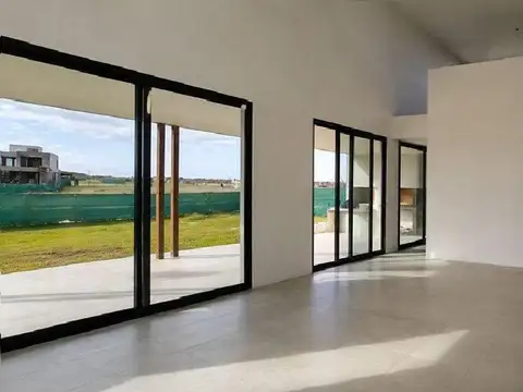 Casa 5 ambientes con 5 baños
