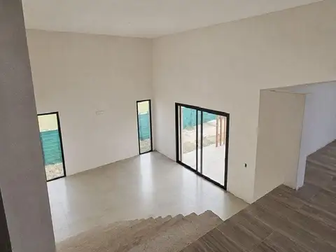 Casa en Venta con 4 cocheras