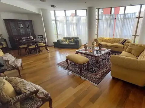 Avenida 44 900, Piso 4