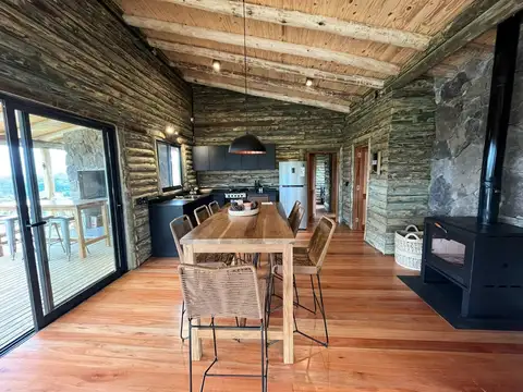 Casa 6 ambientes con 2 baños