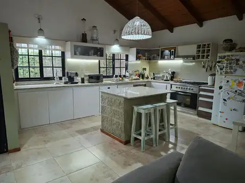 Casa en Venta con 2 cocheras