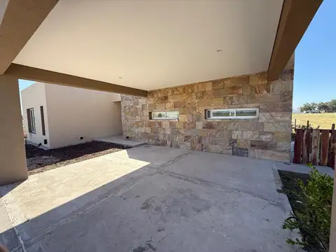 Venta casa con pileta - Fincas de San Vicente Joven