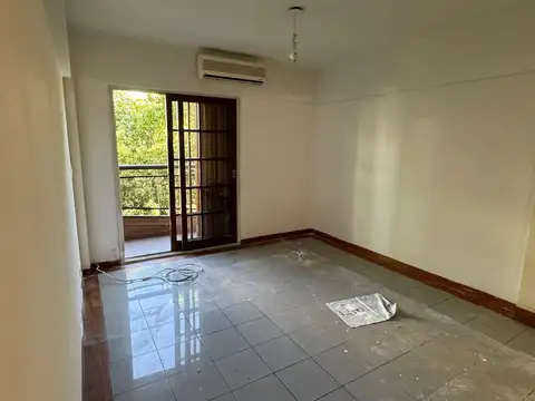 Departamento en Alquiler en Coghlan, $ 680.000