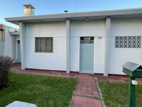 CASA CON PARQUE SOBRE VERGARA EN RANELAGH