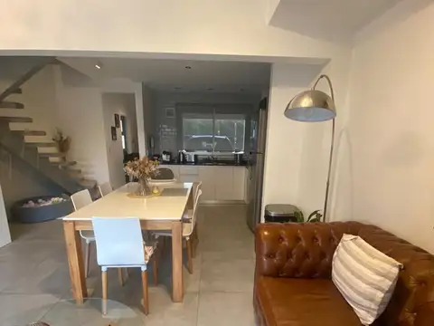 EXCELENTE TRIPLEX EN TIGRE