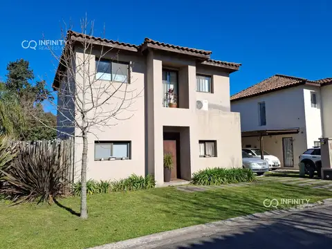 Casa en Venta con 2 cocheras