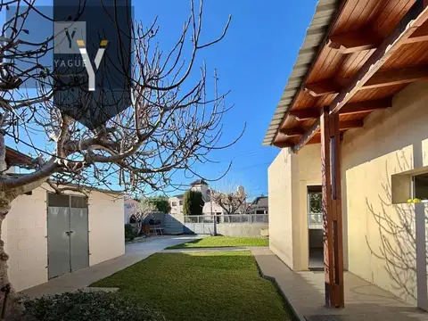 Casa en Venta con 2 cocheras