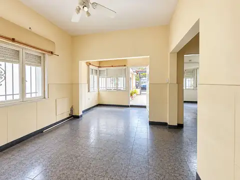 Casa 3 ambientes con 2 baños