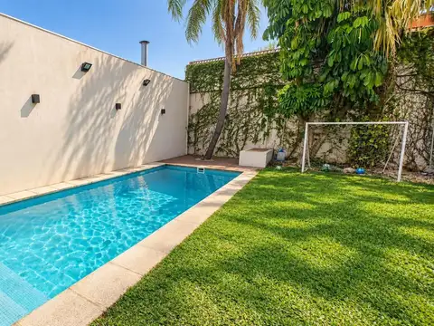 Casa 5 ambientes con 2 baños
