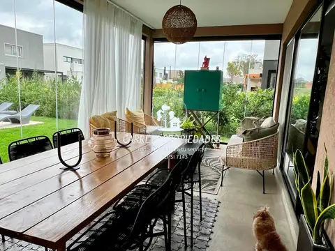 Casa en Venta con 2 cocheras