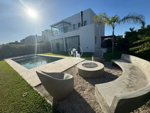 RETASADA! Casa Moderna en Venta de 5 ambientes y pileta. Lagoon Pilar. Pilar