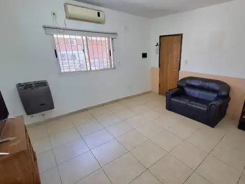 Depto Tipo Casa 2 ambientes con 1 baño
