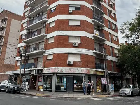 Departamento en venta en Moron sur 3 amb. fte