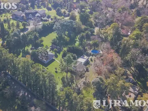 Casa en Venta con 2 cocheras