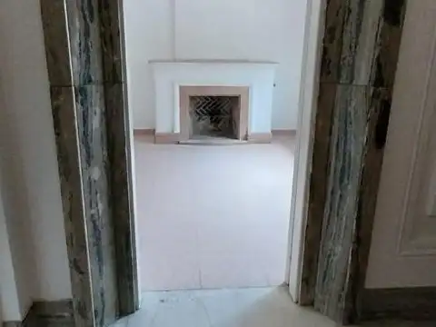 Casa en Alquiler con 2 cocheras
