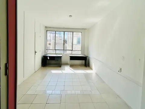 VENTA OFICINA 4 AMBIENTES MONSERRAT AL FRENTE